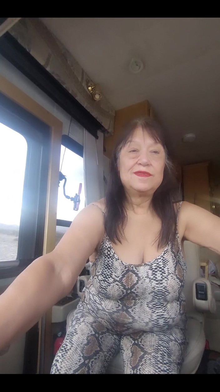 Zilah Luz: 더 많은 젖탱이