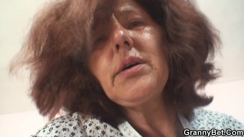 Granny Sluts: 잘생긴 성분