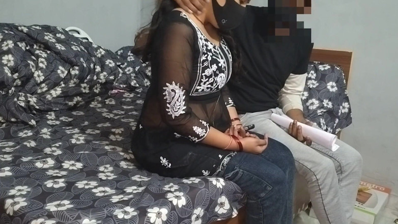 Hotty_ragini: Interviu: Seful meu m-a futut tare ca o si sperma...