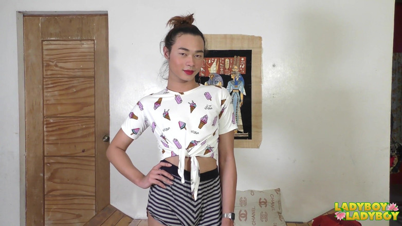 Grooby Girls: Ładna tajska ladyboy spuści dla ciebie!