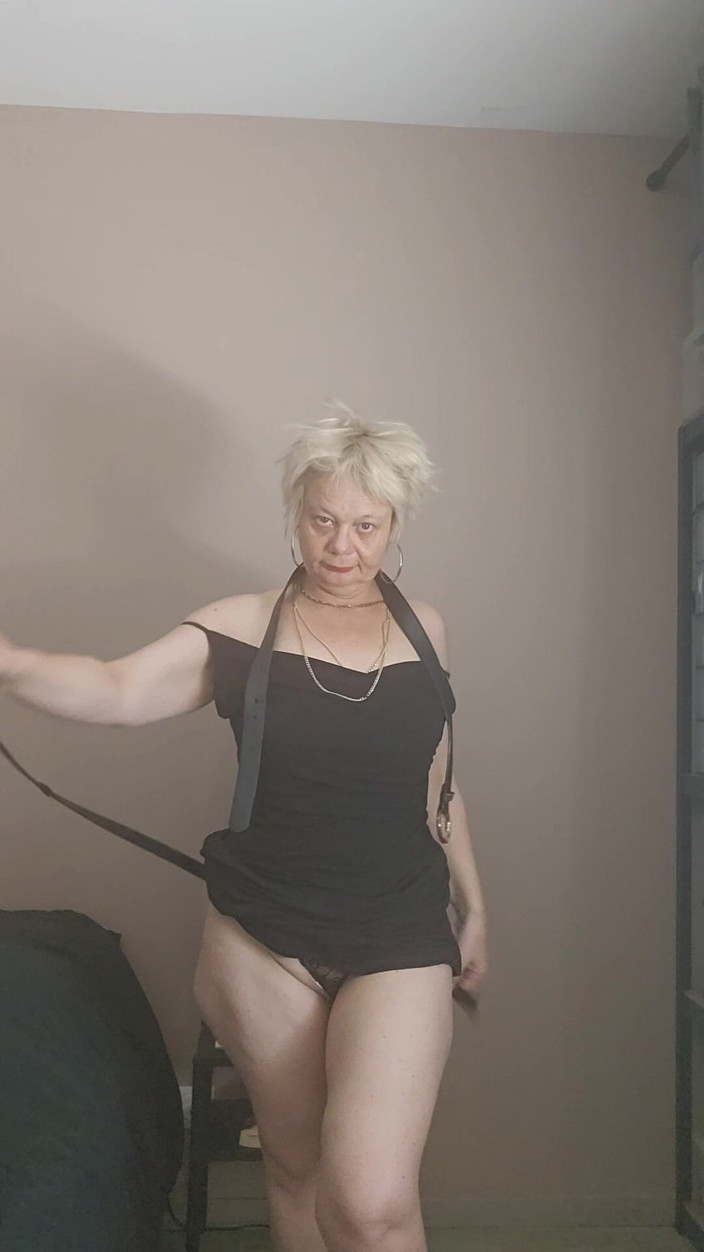 Sofy13: MILF Chín Chắn, Lẳng Lơ Của Bạn Đang Chờ Cậu Nhỏ...
