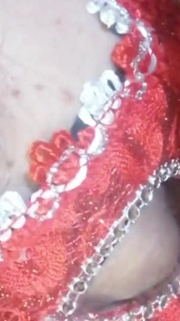 Menikmati seks oral, menjilat, menghisap dan deepthroating.
