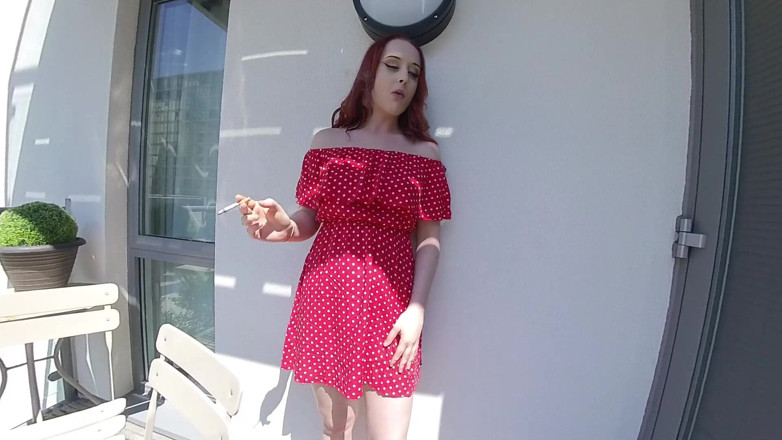 VR smokers HD-2D Videos Only: Ellie Louise - 双打
