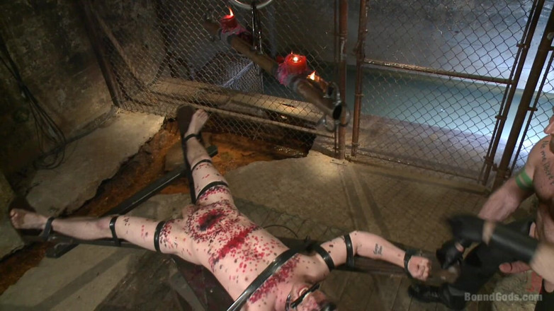 Bound gods: Lo schiavo # 316 accoglie Aleks Buldocek nella Casa