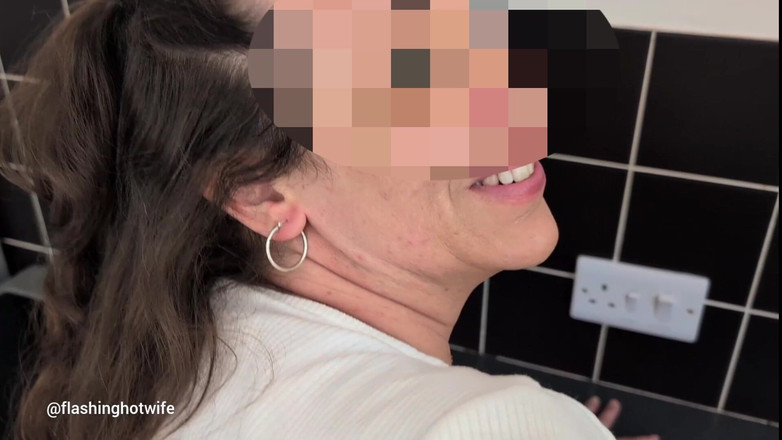 Roo Smith: Soția infidelă se fute cu vecinul