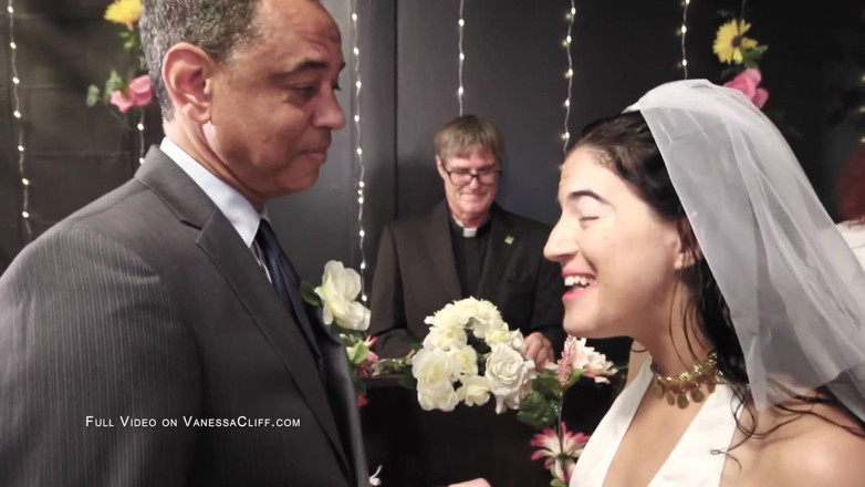 Cliff Media: Gangbang em seu casamento - noiva prenhada no altar - Vanessa Cliff