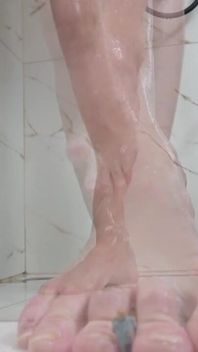 Worship Under Giantess Feet