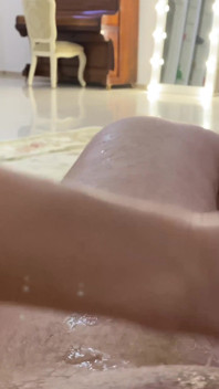 Futând capul care picură al soției altui bărbat, umplându-mi gura cu spermă