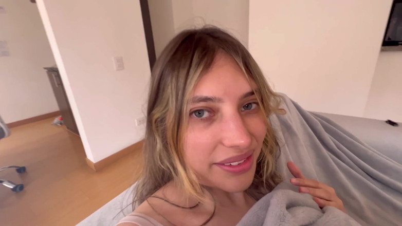 scarlettandc: Une femme innocente fait l’amour lesbien