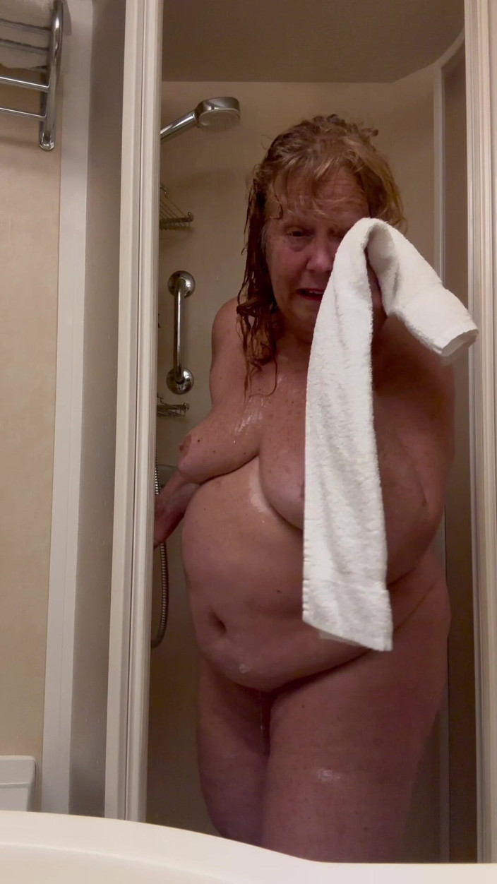 Big Ass 4 U: Bubbly Shower