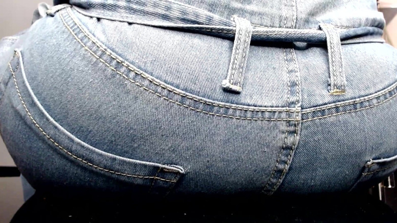 Maeling: Minúsculo homem arruinado em jeans ass-fyxiation com bunda gigante sem...