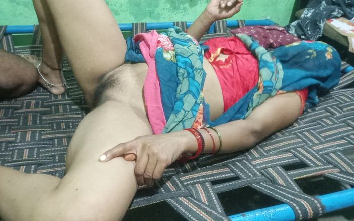 Pooja Sexy: La chatte de Bhabhi se fait baiser sur le lit