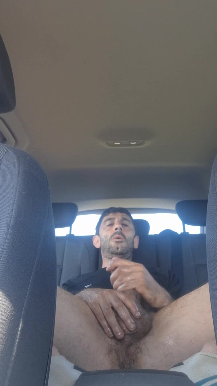 Crx2: Hombre Maduros Masturbandose Desnudo En El Coche '