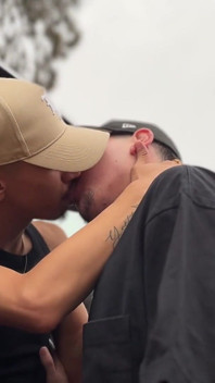 Blowjob, gut bestückte papi erwischt beim schlürfen von unbeschnittenem schwanz, riesige ladung sperma, schwules cruisen, hungpapi