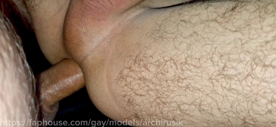 ArchiRusik: Подобрал Незнакомца На Шоссе И Жестко Трахнул Его В Зад, Чтобы Прокатиться, Без Презервативов, И Кончил Ему На Зад