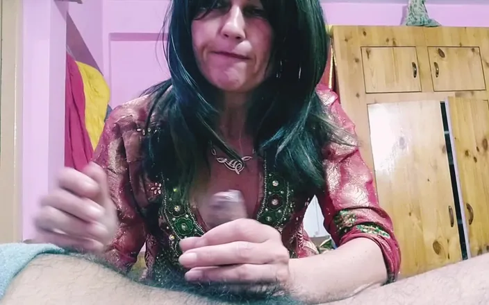Bolly Karma: Amateur Wild Smoking and Sucking BBC MILF
