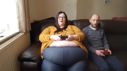 SSBBWLadyBrads: Culona jugando con vientre