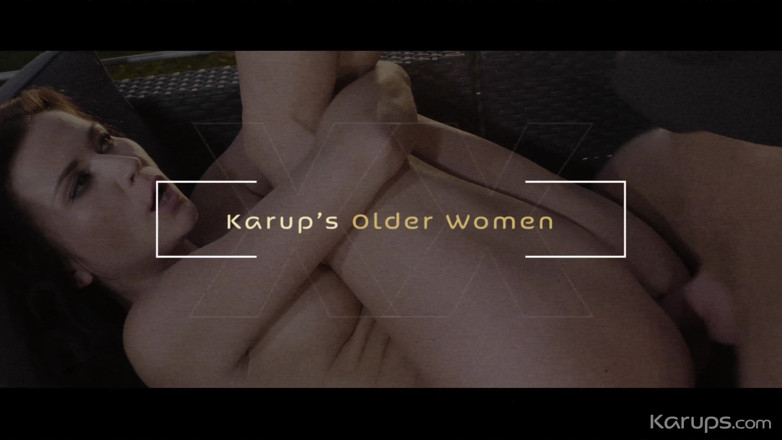 Karups POV: Jag fångade min heta styvmamma onanerar och knullade henne innan...