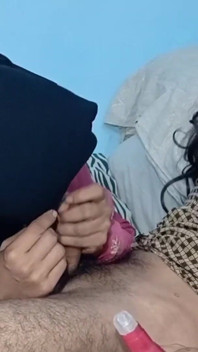 Hijab-bär Arabisk Tjej Gjorde En Underbar Avsugning Av Bigcock Sedan Ridning Cowgirl Medan Han Skrek Högt