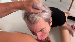 Tôi bú sâu con cu của mẹ kế của tôi và đút nó vào lỗ của tôi