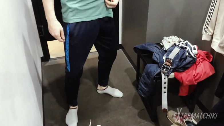 Extremalchiki: Phòng thử đồ twink vui vẻ