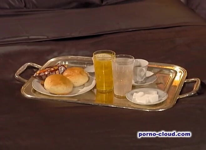 Porno Cloud: Edepsiz hizmetçiler ve diğer edepsiz evli kadınlar için göt sikişi -dvd