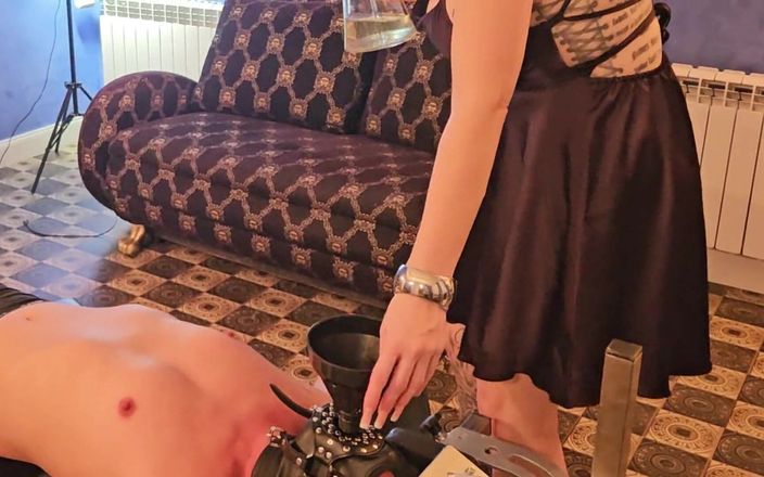 Strict Senz: Miss Alessa Milano我的小便是你的快乐