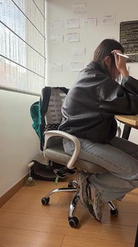 レズビアンフェティッシュがレザージャケットで遊ぶ