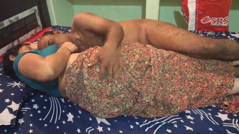 Sexy sindu: เดซีภรรยาร้อนแรง เย็ดกันบนเตียงในชุดส่าหรี