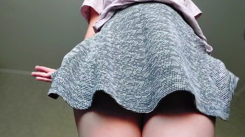 Squirt_orgasm_69: Colegiala hizo un video casero de ella misma masturbándose