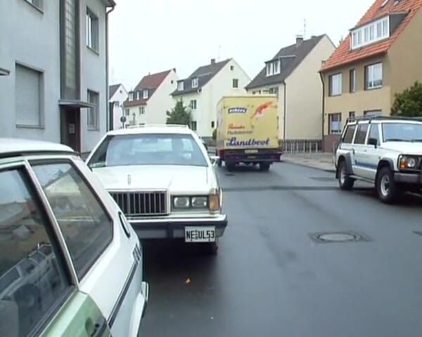 German amateur couples: Due splendide ragazze tedesche condividono un cazzo carico sul tavolo...