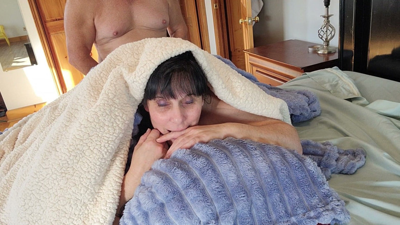 Falicha Karr: Mama vitregă cu cur sexy îl surprinde pe fiul vitreg