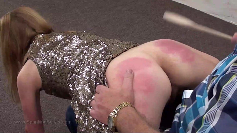 Spanking Server: Luca Bella se fait punir