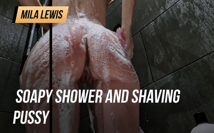 Mila Lewis: Chuveiro com sabão e buceta raspada