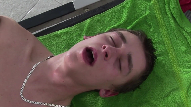 Gay Planet: Gay amusant au bord de la piscine - film