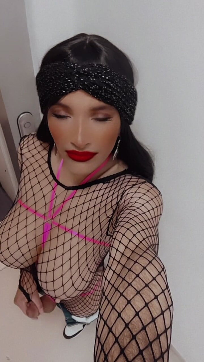 Sissy Slut Brianna: Je vais te frotter ce cul juste pour te voir...