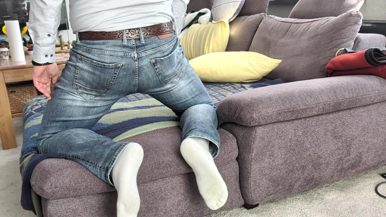 Alex Butt: 继父下班回家并殴打他的肉