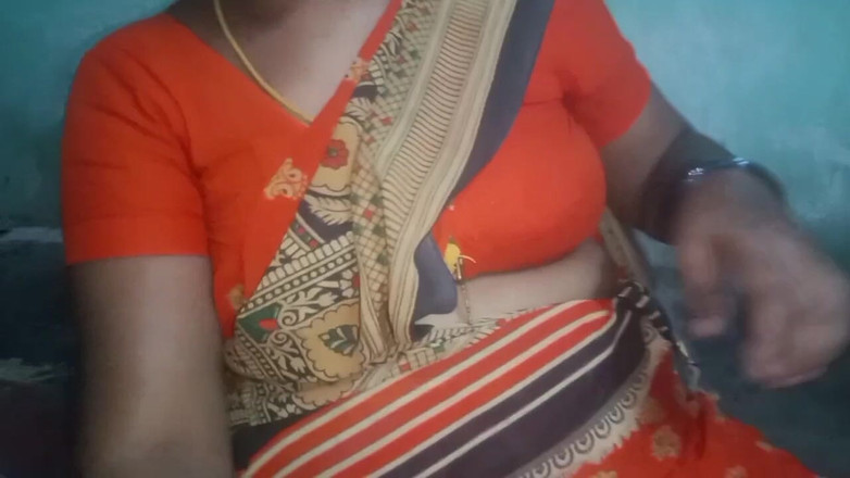 Desi Sathiya: Le sexy tette della zia sari