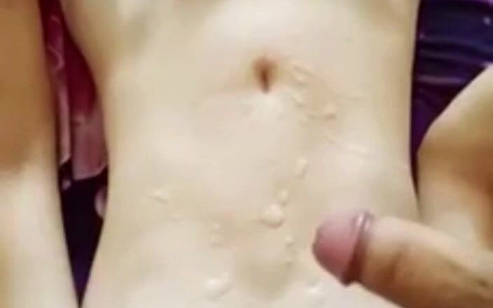 Femboy vs hot boy: Een spray sperma van grote pikken!