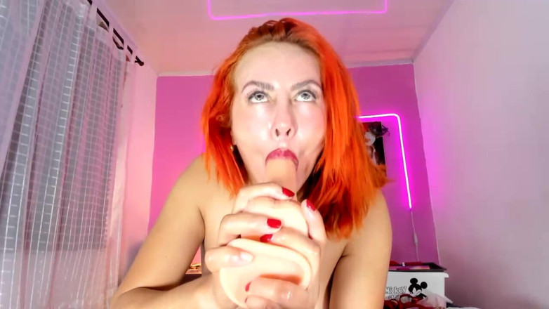 Niki Fox: Menjolok pepek sehingga memancut mani dan kemudian dubur