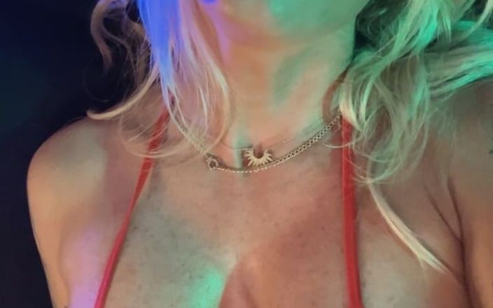 Blondiluvsanal: レッドホット