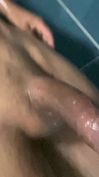 Masturbandome En La Ducha Pensando En Mi Vecina De Gran Culo