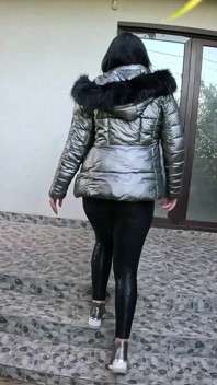 Mycket sperma på min blanka dunjacka från trädgårdsmästaren 270