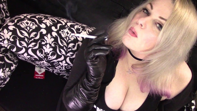 Smoke Temptress Annie Vox - Smoking Fetish: VS 120 in long black leather gloves