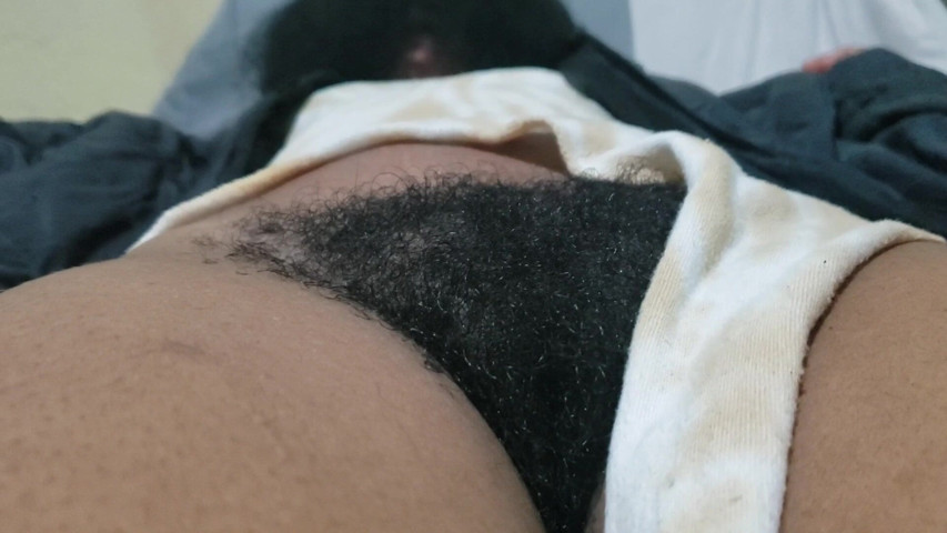 Hairy Star Shows off Her Natural Pussy in a Bold and Intimate Sensual Presence (Monicalym)