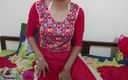 Saara Bhabhi: Hindský sexuální příběh Roleplay - macecha pomáhá svému nevlastnímu synovi