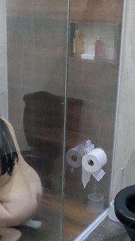 Jadi ini yang dilakukan abang tirinya di kamar mandi