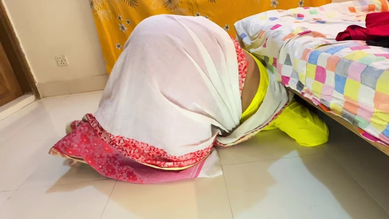 Sexy Stepcousin Leaves Letter Maker While He Was Fixing the Letter - Indian Desi Hot Aunty Cowgirl Riding on Service Man
