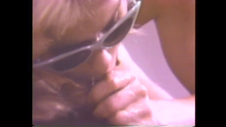 Vintage megastore: Zadowolona z orgazmu