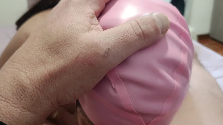 LauraOnHeels: 完璧な体、パンティストッキング、ヒールを履いたミルフが、精液を飲み込むフェラチオの視点を語る